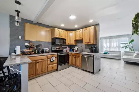 Kitchen - 101 Old Forge Dr, Bath, PA 18014 photo 1 of 2