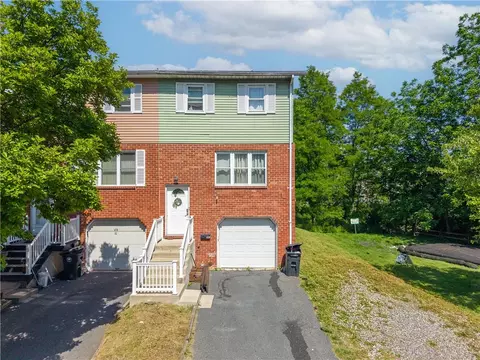 101 Old Forge Dr, Bath, PA 18014