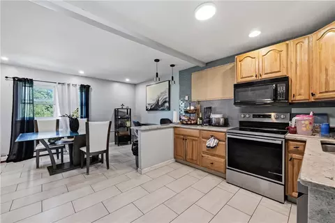 Kitchen - 101 Old Forge Dr, Bath, PA 18014 photo 2 of 2