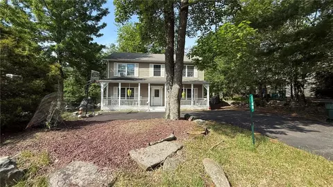 1140 Country Place Dr, Coolbaugh Twp, PA 18466