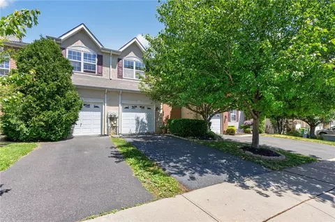 7013 Hunt Dr, Macungie, PA 18062