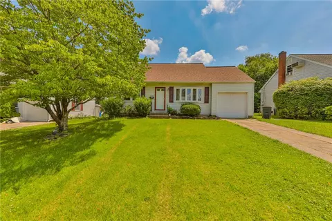 Exterior - 3050 Cornwall Rd, Bethlehem, PA 18017 photo 4 of 14