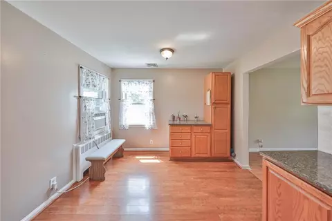 Entry Way - 3050 Cornwall Rd, Bethlehem, PA 18017 photo 4 of 11