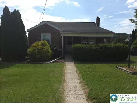 1040 Pennsylvania Ave, Emmaus, PA 18049