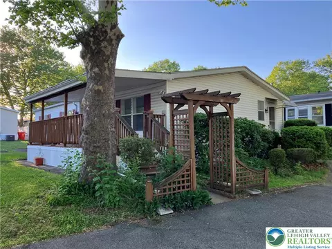 6 Springridge Rd, Bath, PA 18014