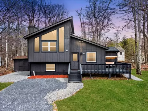 2930 Melody Ln, Coolbaugh Twp, PA 18466
