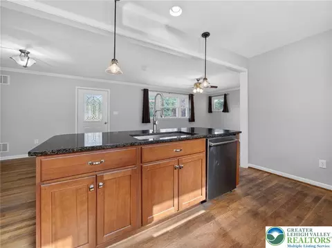Kitchen - 2587 E Scenic, Bath, PA 18014 photo 3 of 7