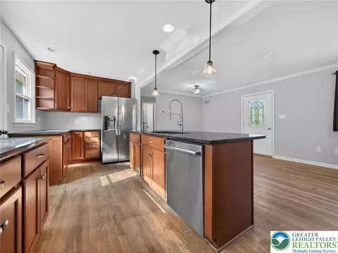 Kitchen - 2587 E Scenic, Bath, PA 18014 photo 7 of 7