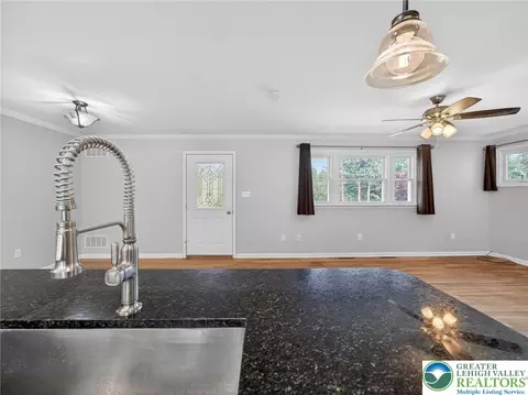 Living - 2587 E Scenic, Bath, PA 18014 photo 4 of 4