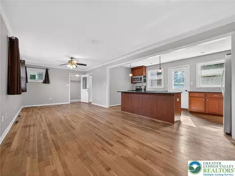 Living - 2587 E Scenic, Bath, PA 18014 photo 3 of 4