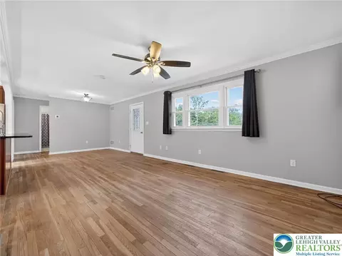 Living - 2587 E Scenic, Bath, PA 18014 photo 2 of 4