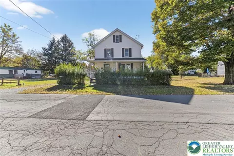 3 Oakland Ave, East Stroudsburg, PA 18301