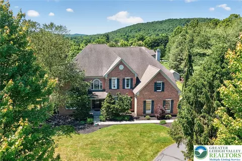 25 Melchor Dr, Williams Twp, PA 18042