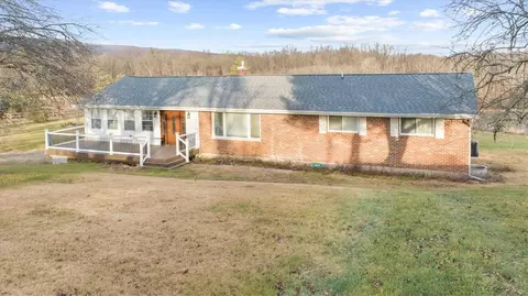 988 Hoch Rd, Danielsville, PA 18038