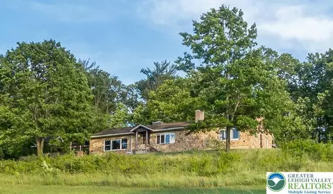 204 Ridge Cup Rd, New Ringgold, PA 17960