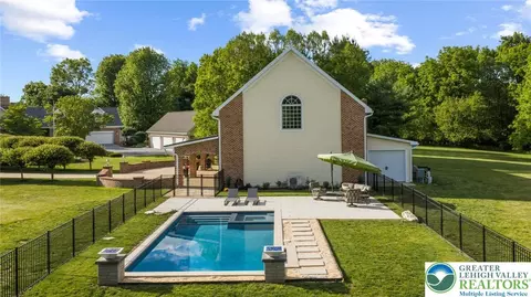 415 Hunter Rd, Oley, PA 19547 photo 2