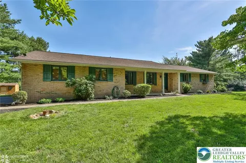 6124 Hilltop Rd, Orefield, PA 18069