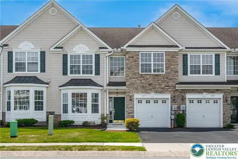 517 Harvest Dr, Blandon, PA 19510
