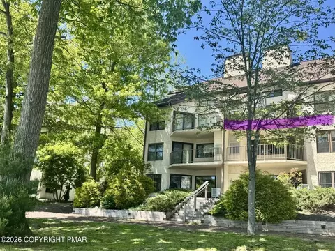 25 Midlake Dr #301D, Lake Harmony, PA 18624