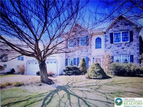 1560 Deer Path Rd, Easton, PA 18040