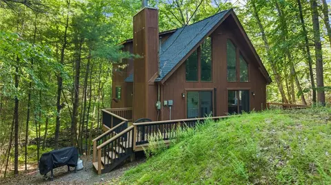 103 Lollipop Ln, Dingmans Ferry, PA 18328