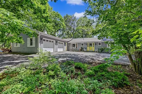 129 Wagoner Ln, Hawley, PA 18428