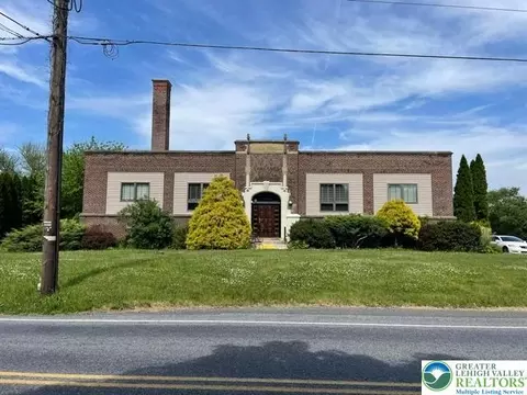 5093 Vera Cruz Rd, Emmaus, PA 18049
