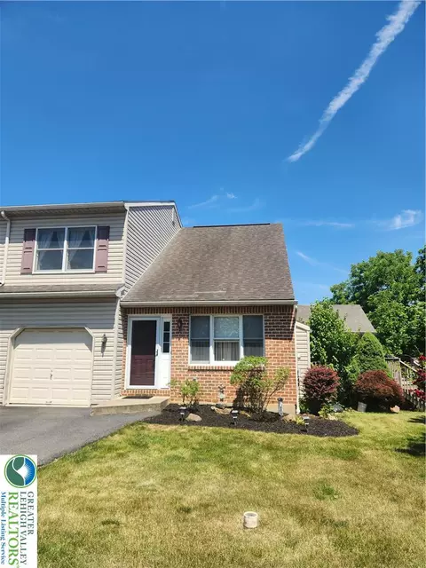107 Ariel Ct, Stockertown Boro, PA 18083