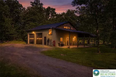 9033 Loop Rd, Slatington Boro, PA 18080