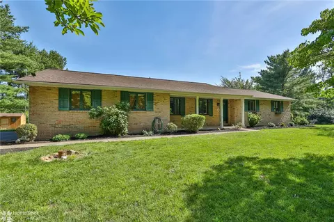6124 Hilltop Rd, Orefield, PA 18069