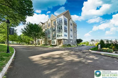 202 Charles Ellis Dr, Newtown Square, PA 19073