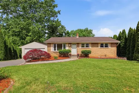 3951 Kenrick Dr, Bethlehem, PA 18020
