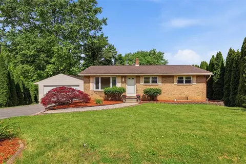 3951 Kenrick Dr, Bethlehem, PA 18020