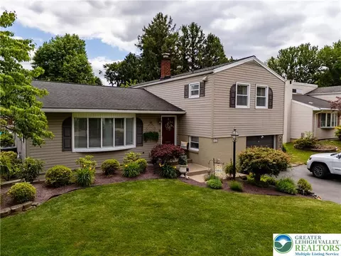 2087 Hopewell Rd, Bethlehem, PA 18017
