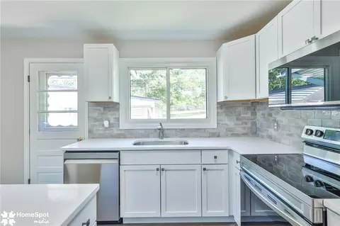Kitchen - 415 Willow Rd, Hellertown, PA 18055 photo 4 of 4