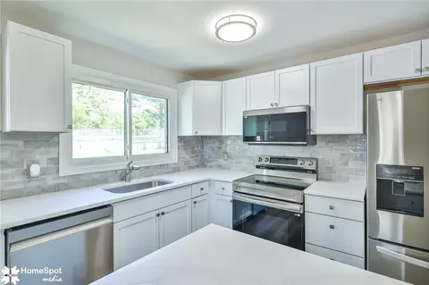 Kitchen - 415 Willow Rd, Hellertown, PA 18055 photo 3 of 4