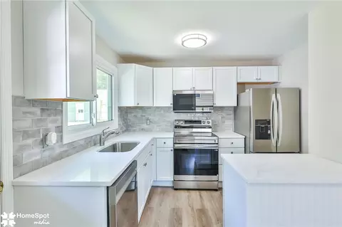 Kitchen - 415 Willow Rd, Hellertown, PA 18055 photo 2 of 4