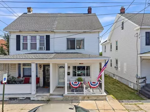 153 E White St, Summit Hill, PA 18250