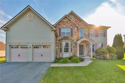 1196 Glassywing Pl, Breinigsville, PA 18031