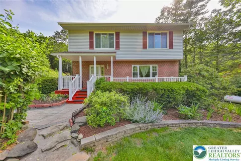 2235 Sky High Dr, Bartonsville, PA 18321