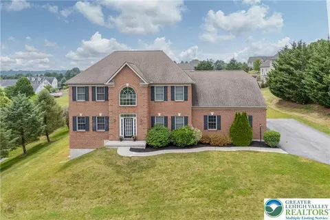 5520 Skyline Dr, Schnecksville, PA 18078