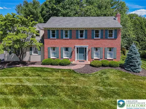 4855 Meadowview Dr, Macungie, PA 18062