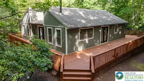 53 White Oak Dr, Jim Thorpe, PA 18229