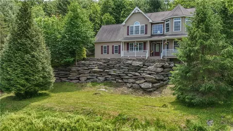 312 Reagan Dr, East Stroudsburg, PA 18301