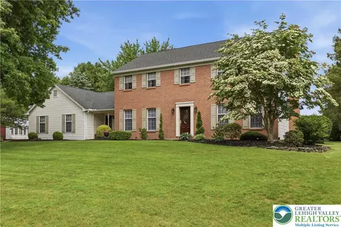 5233 Timber Ln, Schnecksville, PA 18078