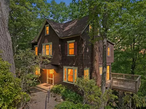 90 Oak Ln, Pocono Twp, PA 18370