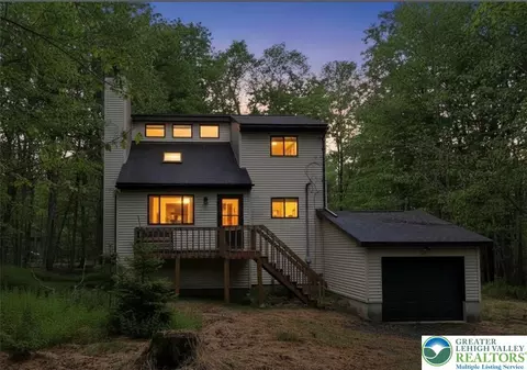 19 Livingston Ln, Clifton Twp, PA 18424