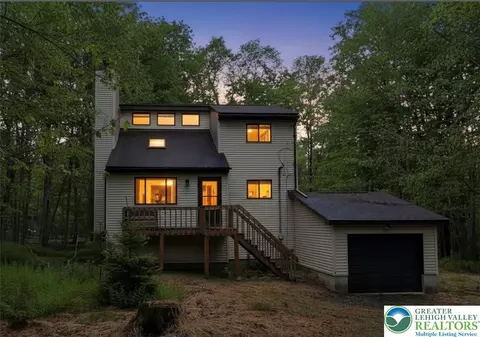 19 Livingston Ln, Clifton Twp, PA 18424