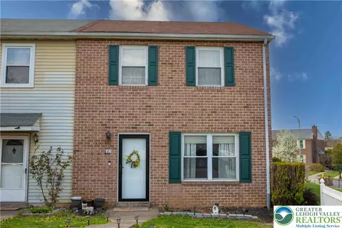41 Eisenhower Cir, Fullerton, PA 18052