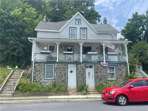 1043 Jeter Ave, Fountain Hill, PA 18015